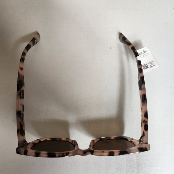 American Eagle Aerie Womens Weekend Animal/Tortoise Chunky Sunglasses |NWT| - Picture 3 of 10